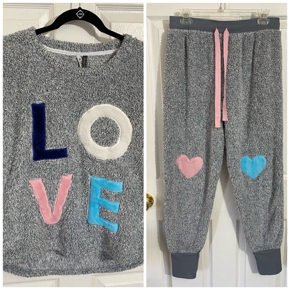 Women’s-M-Gray LOVE HEARTS Patchwork Fuzzy Yarn Deep Pile Teddy Pajamas PJ Set